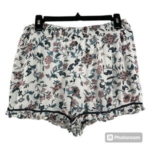 Charlotte Russe Shorts, White w/Pink &Bkye Floral Pattern, size Medium